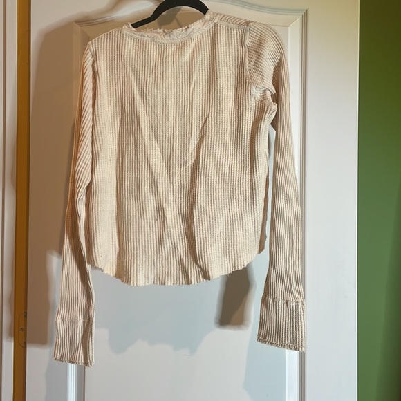 Free People waffle long sleeve T size large 19 inches pit to pit🤩 - Picture 2 of 4